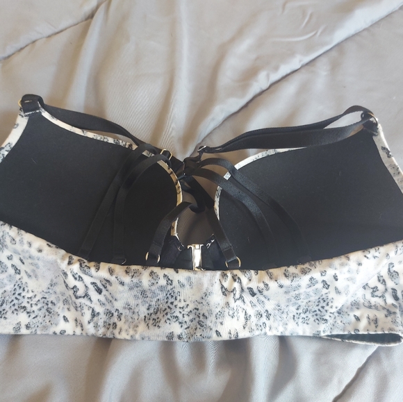 NWOT Strappy back Victoria Secret push up bra! - Picture 3 of 5